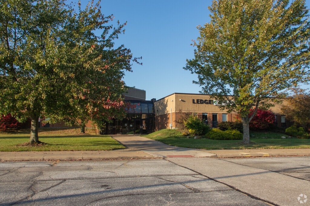 Ledgemont Elementary provides education in the neighborhood of 
Outlying Geauga County