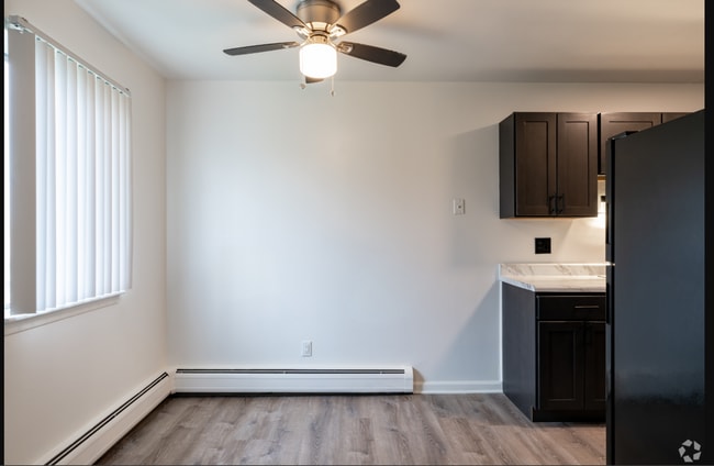 Warren Manor, Warren, MI 48091 - photo 3