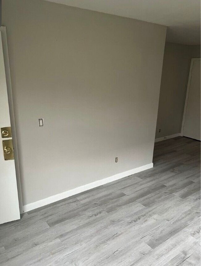 1315 Chardon Ct unit D, Dayton, OH 45403 - photo 5