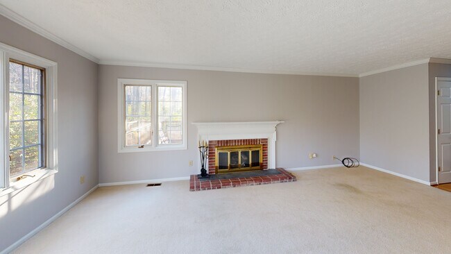 5258 Hawks Point Rd, Indianapolis, IN 46226 - photo 2