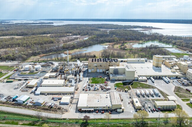 Several large manufacturing companies have campuses near Fort Madison, giving ample employment opportunity.