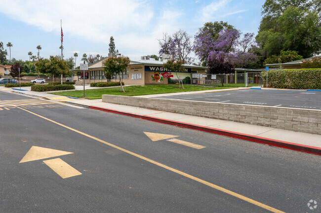 The designated pickup and dropoff lanes at Washington Elementary School.