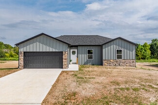655 E Forest St, Bolivar, MO 65613