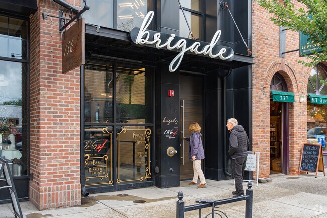 Bogert Park residents enjoy the dining atmosphere of the nearby Brigade restaurant.