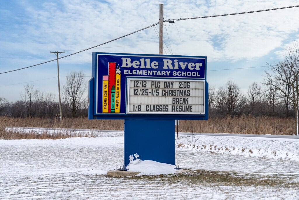 Belle River Elementary School, Signage.