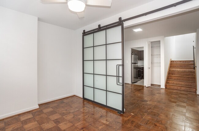 Newport West, Washington, DC 20005 - photo 6