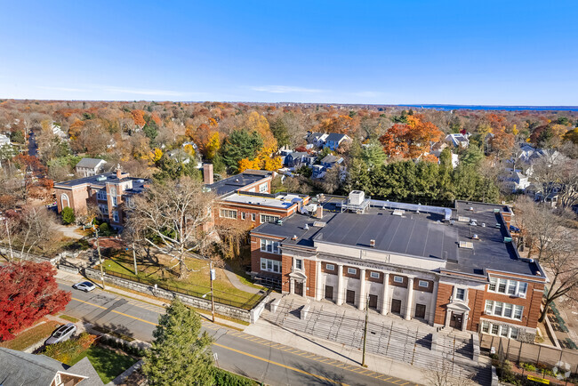 Murray Avenue School serves families living in the community of Larchmont.