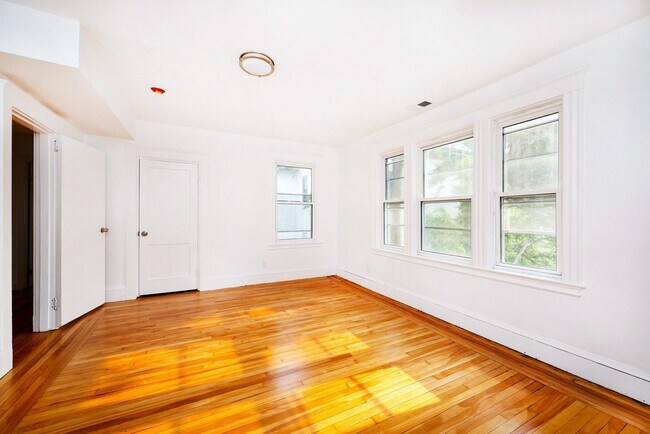 5 Chauncy St unit 2, Cambridge, MA 02138 - photo 4
