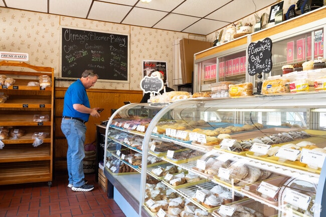 Bloomer Bakery serves pastries, cakes, and Danishes downtown.