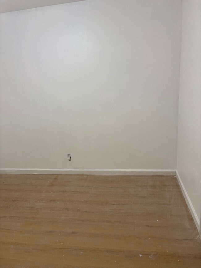 14 Emerson Place unit second floor, Valley Stream, NY 11580 - photo 2