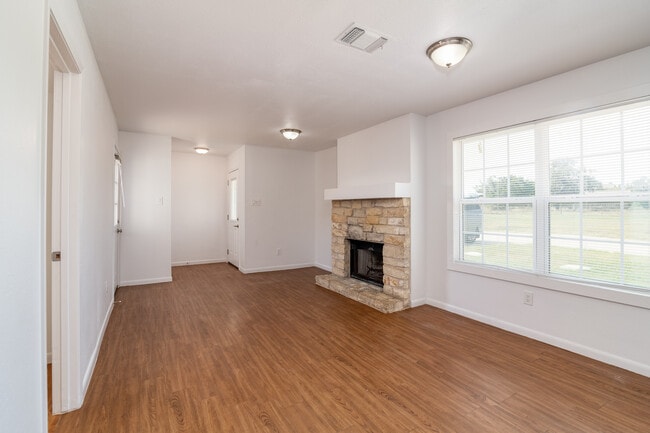 200 Butler Ranch Rd unit 2, Dripping Springs, TX 78620 - photo 3