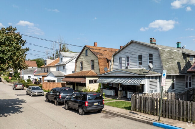 Many multifamily homes exist in the Oakhurst neighborhood.