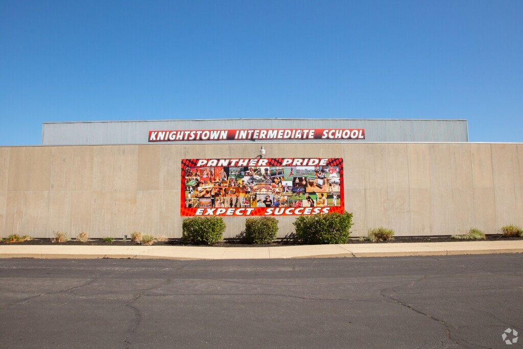 Knightstown Intermediate School serves students in the Knightstown 
community.
