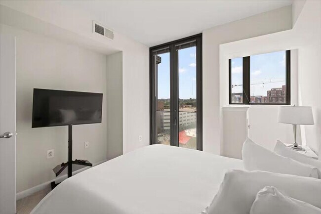 1405 S Fern St unit ID1039834P, Arlington, VA 22202 - photo 6