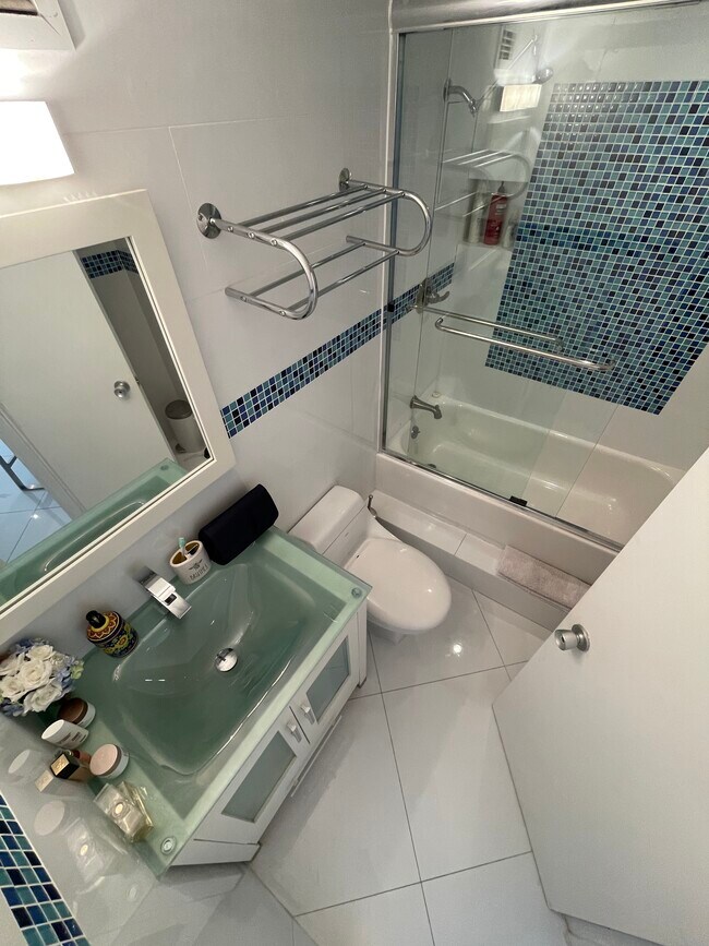 Four Ambassadors Tower 4 unit 470-71, Miami, FL 33131 - photo 5