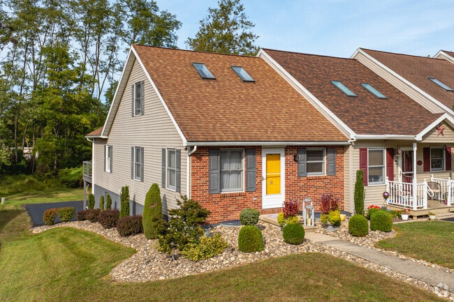 Townhomes in Garden View typically have small yards.