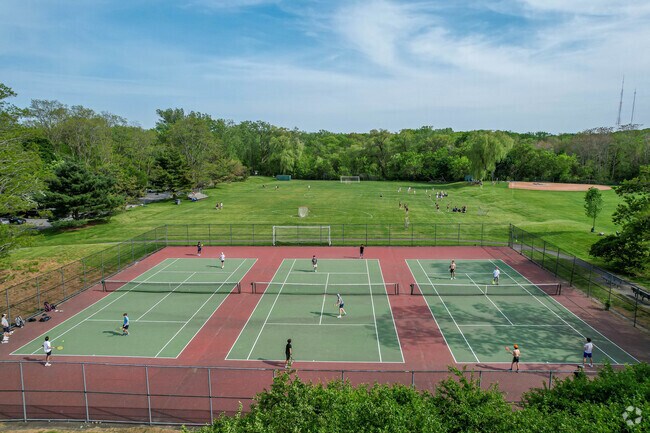 Many people come to enjoy all the amenities that Cold Spring Park has.