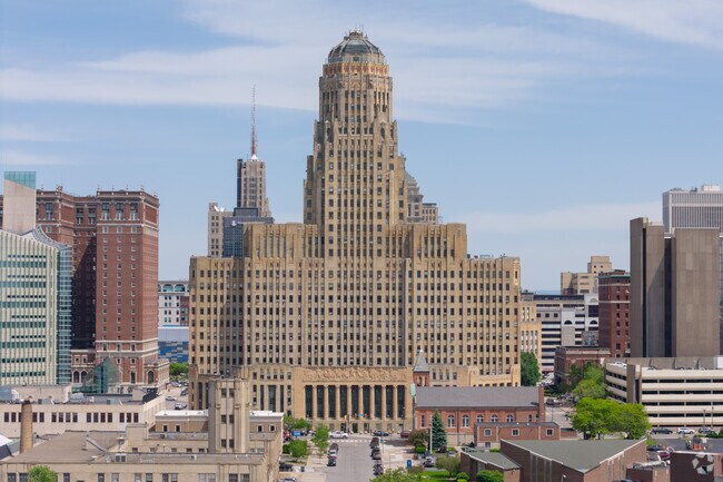 Just under 4000 people live in Columbus.