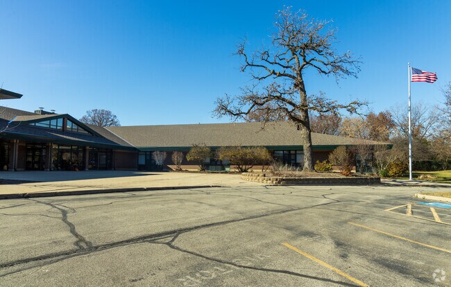 Meadowview School provides education in the neighborhood of 
Grayslake.