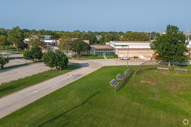 Hope Academy offers courses in Reading and Math.