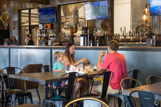 You can grab lunch or dinner with the family at the Mississippi River Brewing Company.