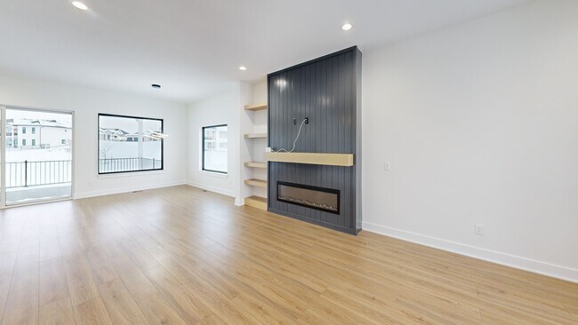 3931 NW 181st St, Clive, IA 50325 - photo 2