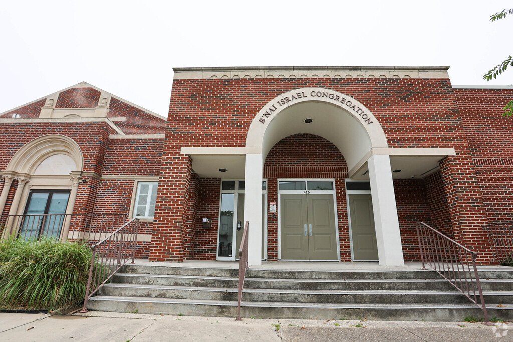 The Bina High School is an all-girls high school in the Ghent Square neighborhood.