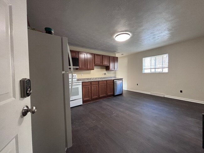 102 Saint John St unit B, Midway, PA 15060 - photo 3