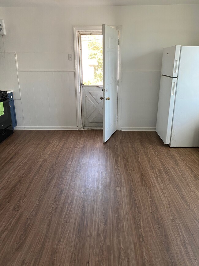Kitchen - balcony door