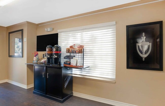 9880 Pacific Heights Blvd, San Diego, CA 92121 - photo 6