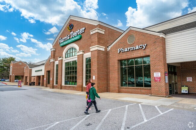 Pick up your produce at Harris Teeter in Kings Contrivance.