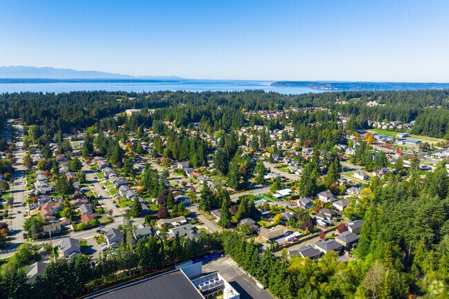 Discover tranquil homes in Lake Serene near Picnic Point’s scenic coast.