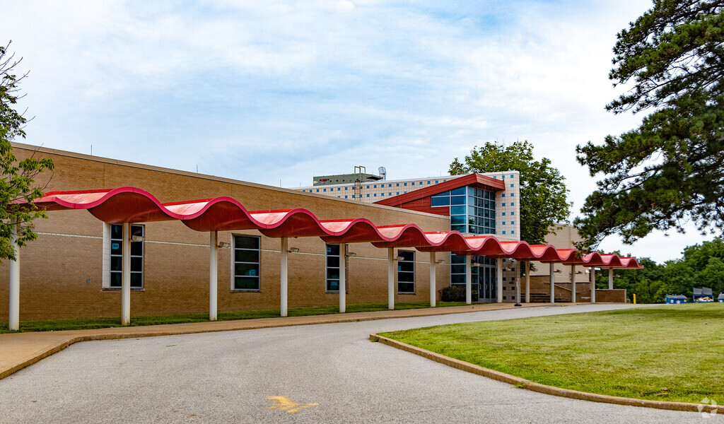 Lucas Crossing School Complex building 2 in Normandy.