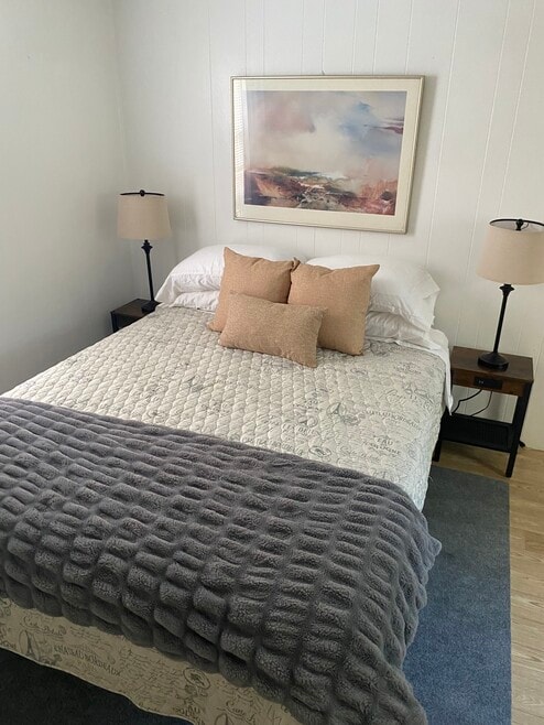 Fully furnished, first floor apartment with fencing yard.