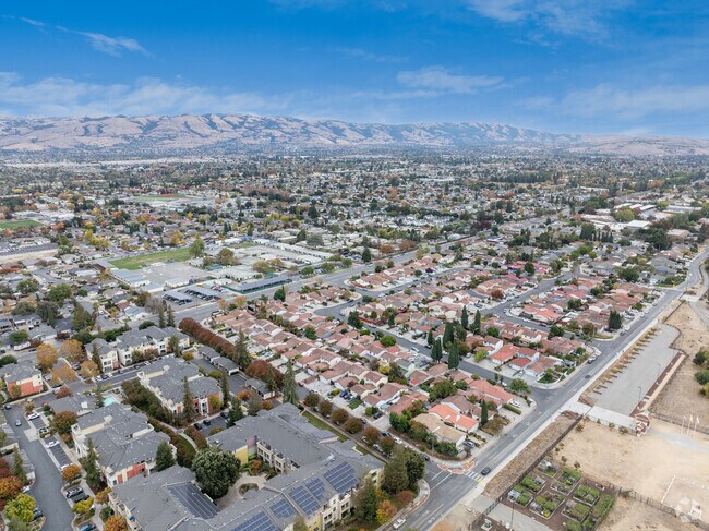 Just 3 miles from downtown, Kennedy connects seamlessly to Silicon Valley's tech hubs.