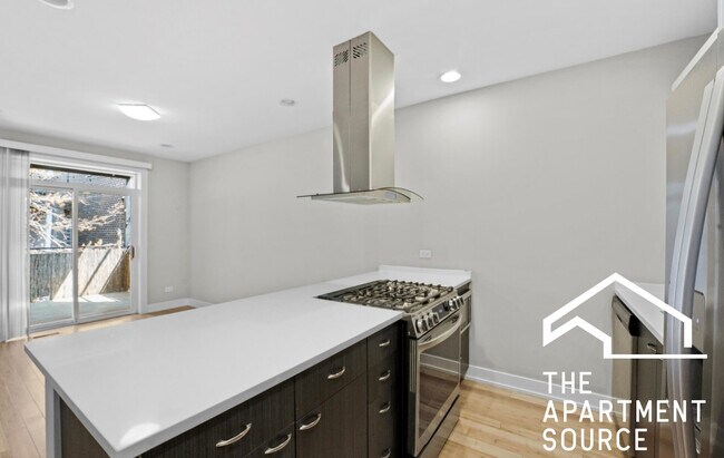 1335 W Walton St unit 1, Chicago, IL 60642 - photo 3