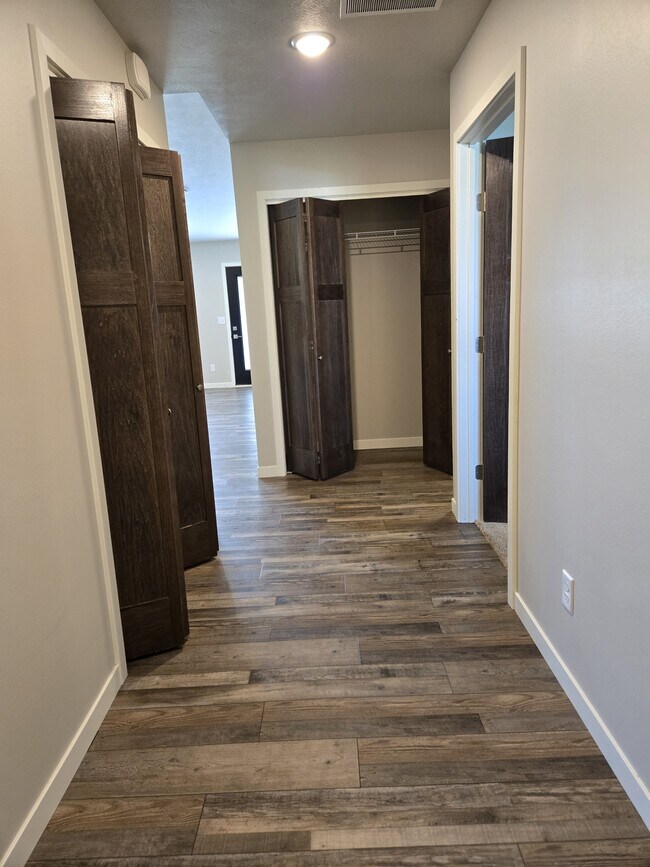 1407 W 20th Ave, Mitchell, SD 57301 - photo 4