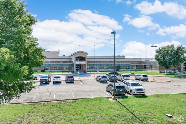 Lillian Elementary School is a part of Alvarado ISD.
