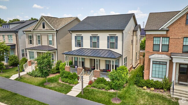 Many streets in Arcola showcase multiple different home styles.