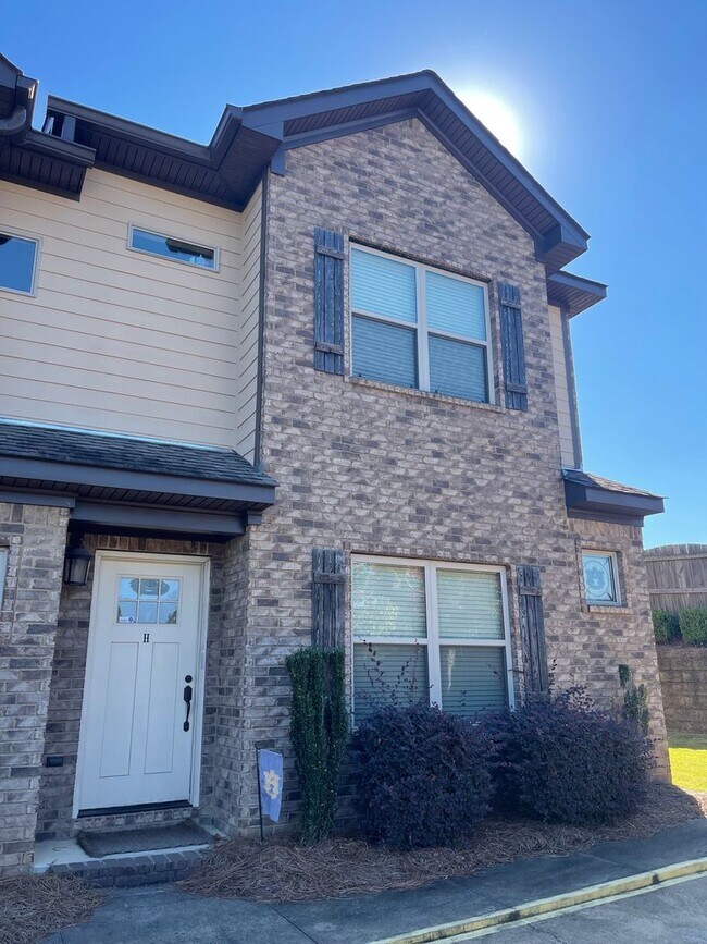 353 N Donahue Dr, Auburn, AL 36832