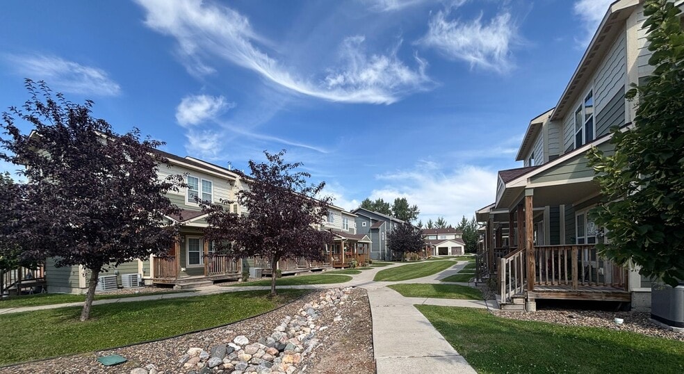 Wolf Run Village, Watford City, ND 58854 - photo 1