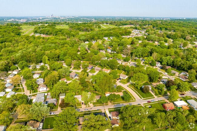 Valley High Manor is a quaint neighborhood on the east side of Des Moines.