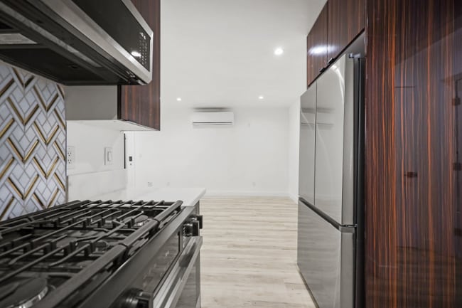 111 N Normandie Ave unit 10, Los Angeles, CA 90004 - photo 7