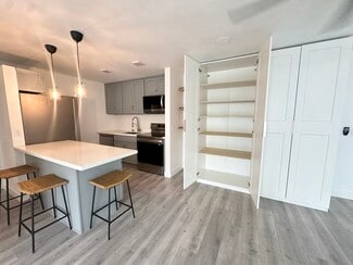 607 S Prospect Ave Unit 202, Redondo Beach, CA 90277