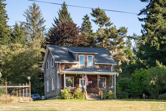 Craftsman and cottages with acreage are a good find in Svensen.
