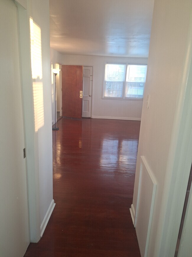 376 Beverly Boulevard 2nd Floor unit Second floor, Upper Darby Township, PA 19082 - photo 7