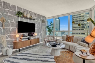 339 E Ohio St, Chicago, IL 60611