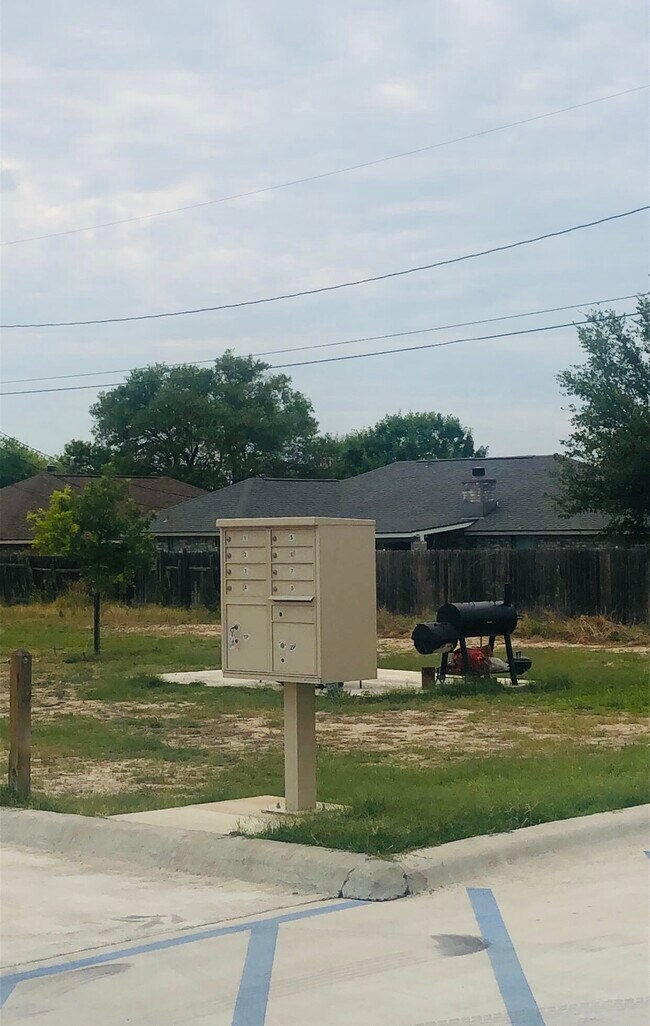 1305 Kings Way unit 1A, Del Rio, TX 78840 - photo 4