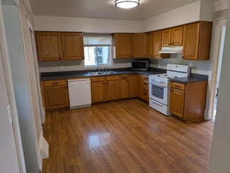 602 8th Ave W, Oskaloosa, IA 52577