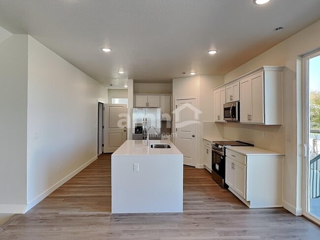 4686 W Ore Strm Rd, West Jordan, UT 84088 - photo 4